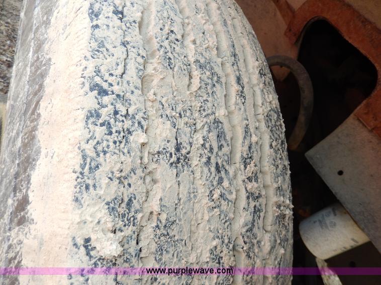 image for item D8149 1984 International 1754 dump truck