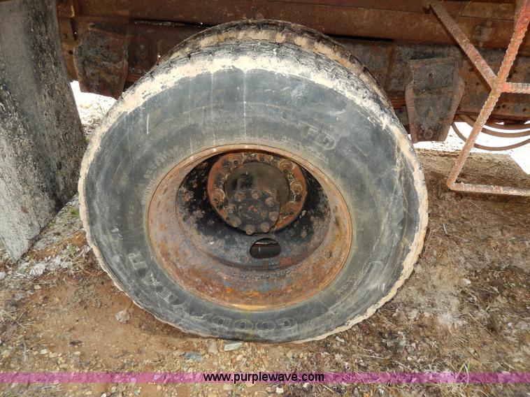 image for item D8149 1984 International 1754 dump truck