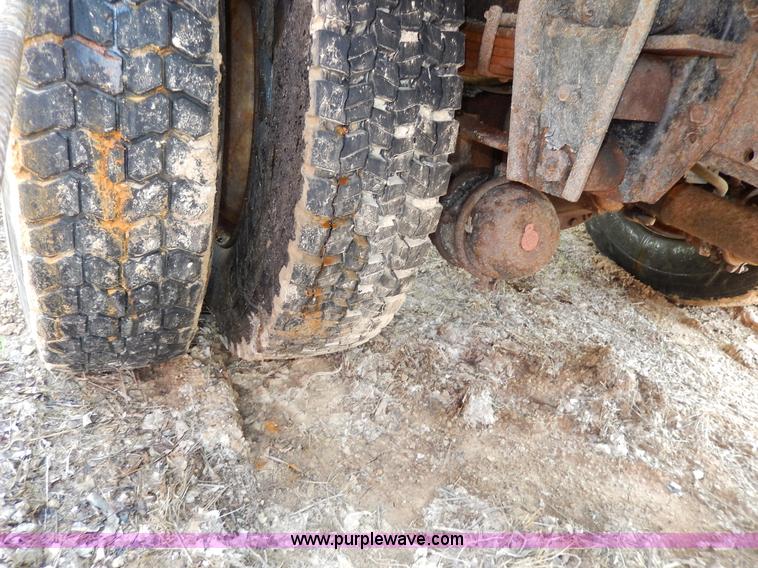 image for item D8149 1984 International 1754 dump truck