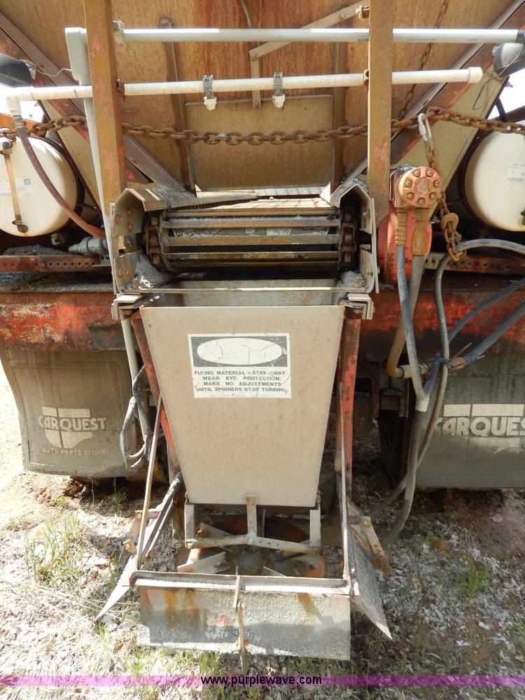 image for item D8149 1984 International 1754 dump truck