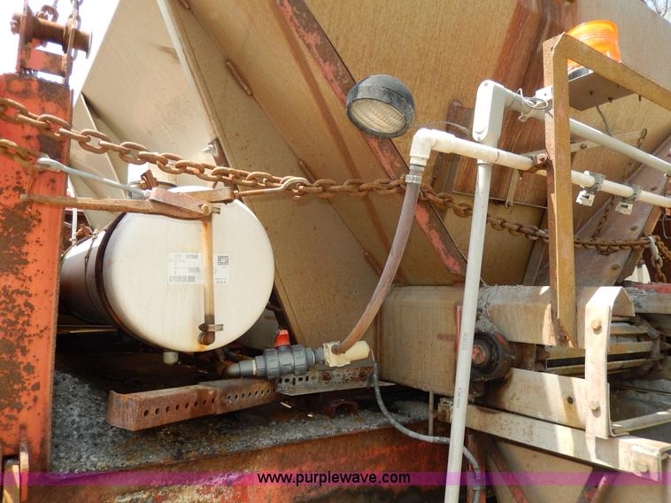 image for item D8149 1984 International 1754 dump truck