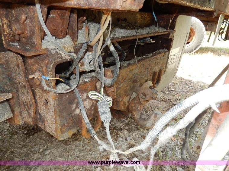 image for item D8149 1984 International 1754 dump truck