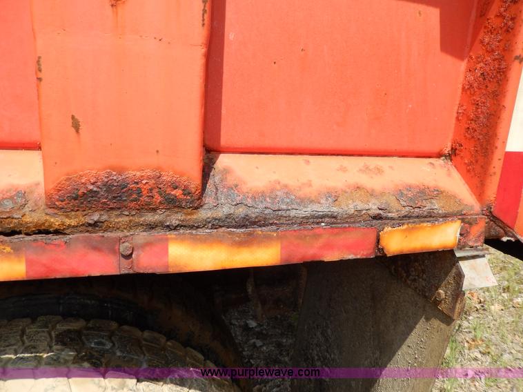 image for item D8149 1984 International 1754 dump truck