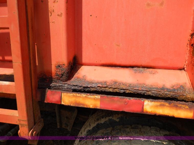 image for item D8149 1984 International 1754 dump truck