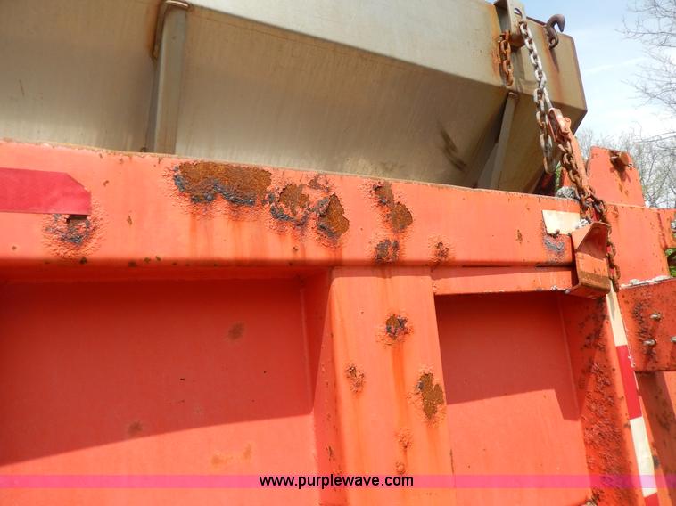 image for item D8149 1984 International 1754 dump truck