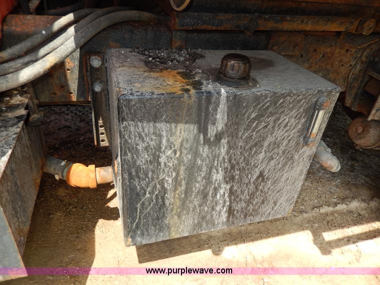 image for item D8149 1984 International 1754 dump truck