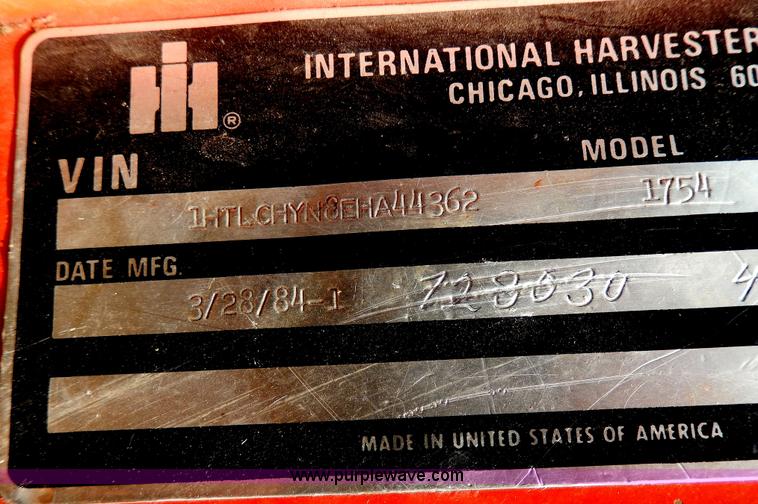 image for item D8149 1984 International 1754 dump truck