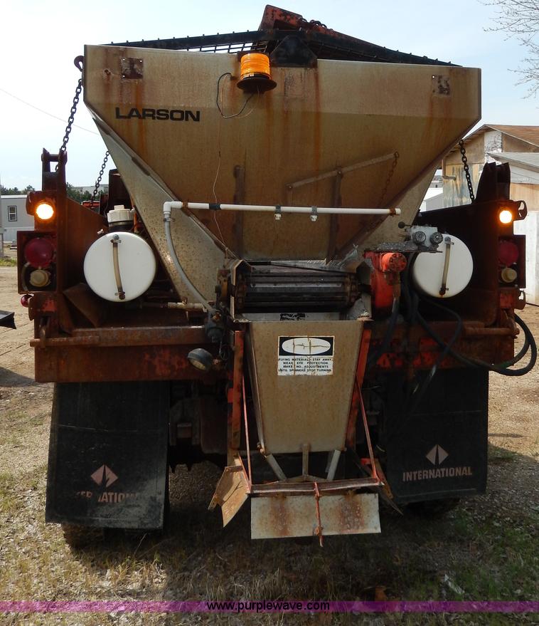 image for item D8150 1985 International 1754 dump truck