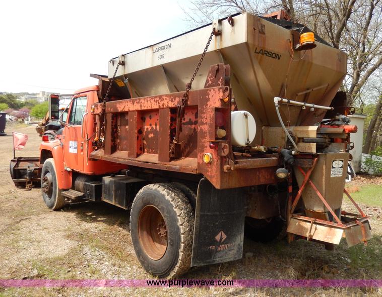 image for item D8150 1985 International 1754 dump truck