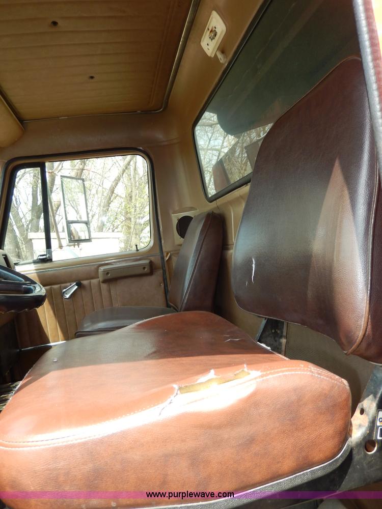 image for item D8150 1985 International 1754 dump truck