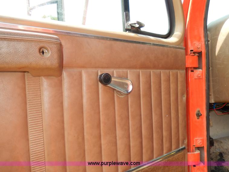 image for item D8150 1985 International 1754 dump truck