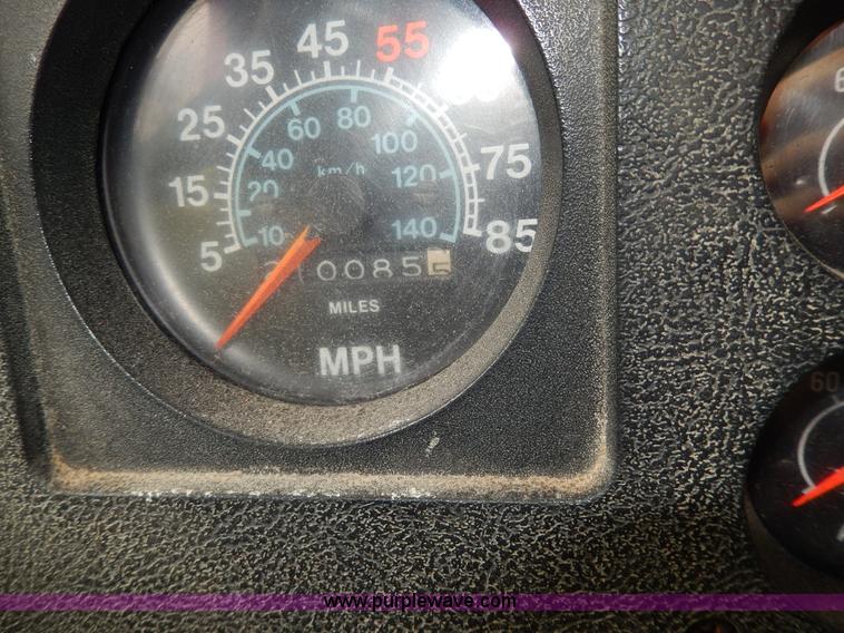 image for item D8150 1985 International 1754 dump truck