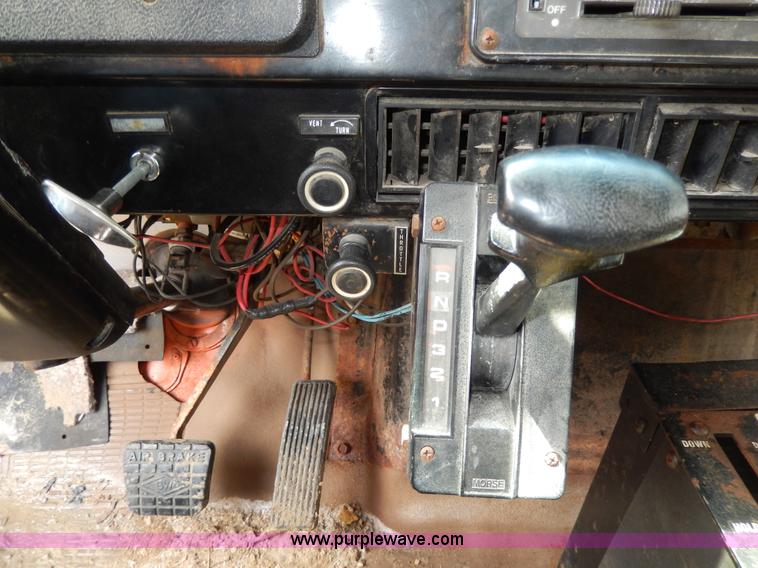 image for item D8150 1985 International 1754 dump truck