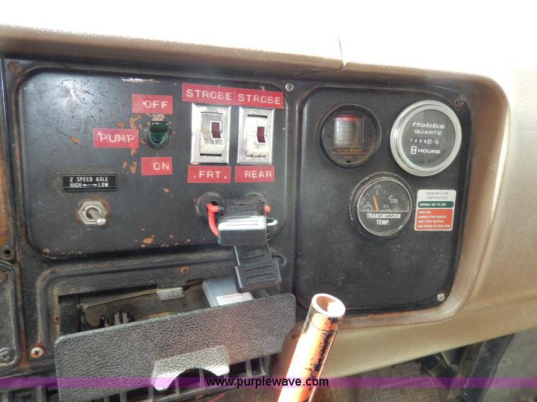 image for item D8150 1985 International 1754 dump truck