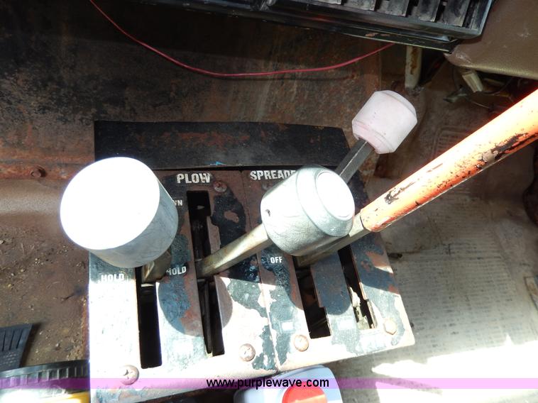 image for item D8150 1985 International 1754 dump truck