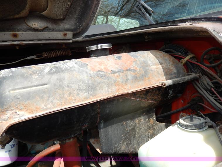 image for item D8150 1985 International 1754 dump truck