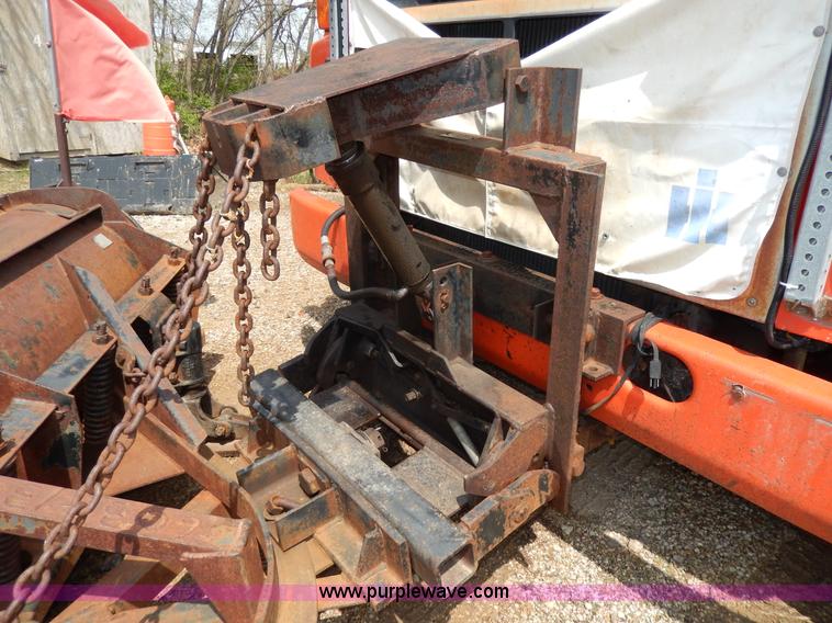 image for item D8150 1985 International 1754 dump truck