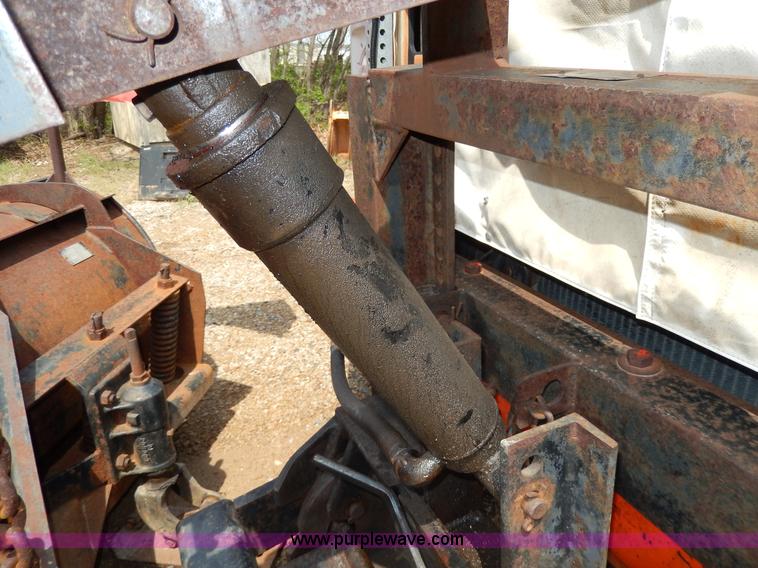 image for item D8150 1985 International 1754 dump truck