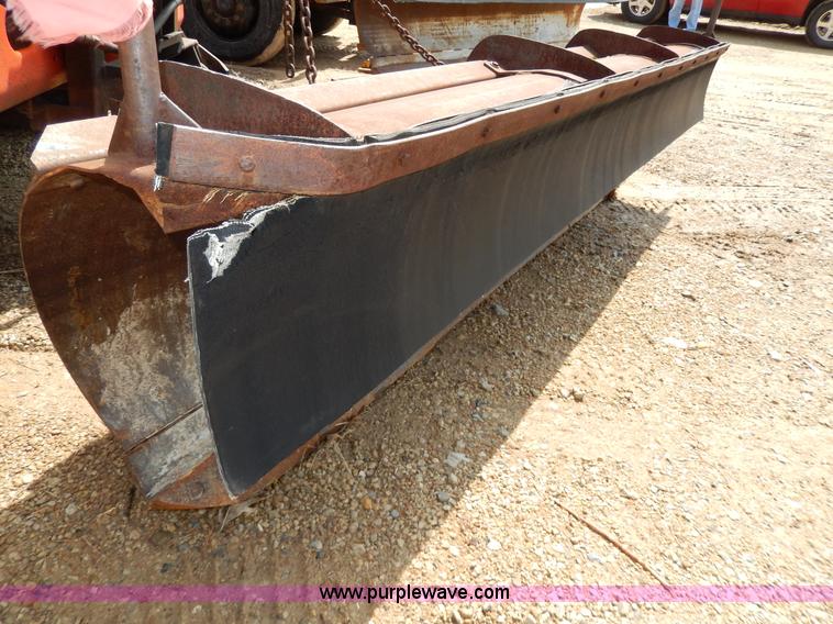 image for item D8150 1985 International 1754 dump truck