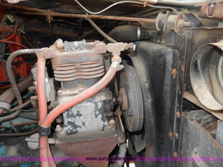 image for item D8150 1985 International 1754 dump truck