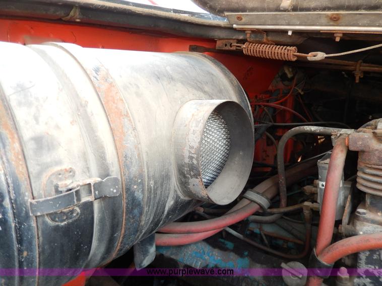 image for item D8150 1985 International 1754 dump truck