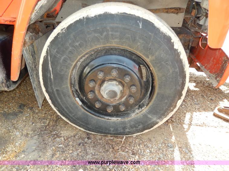 image for item D8150 1985 International 1754 dump truck