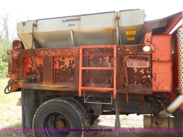 image for item D8150 1985 International 1754 dump truck