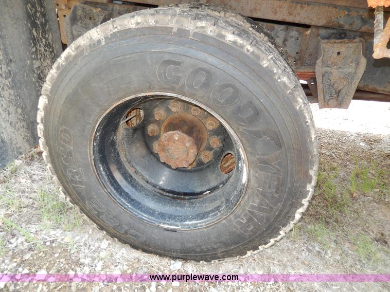 image for item D8150 1985 International 1754 dump truck