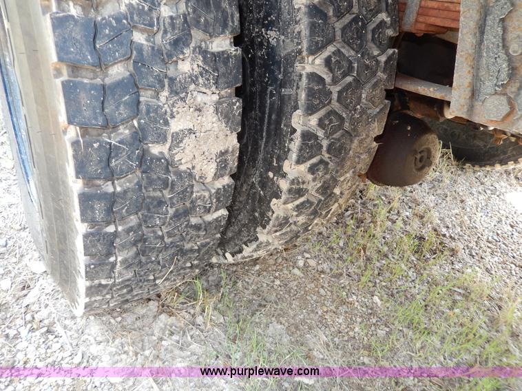 image for item D8150 1985 International 1754 dump truck