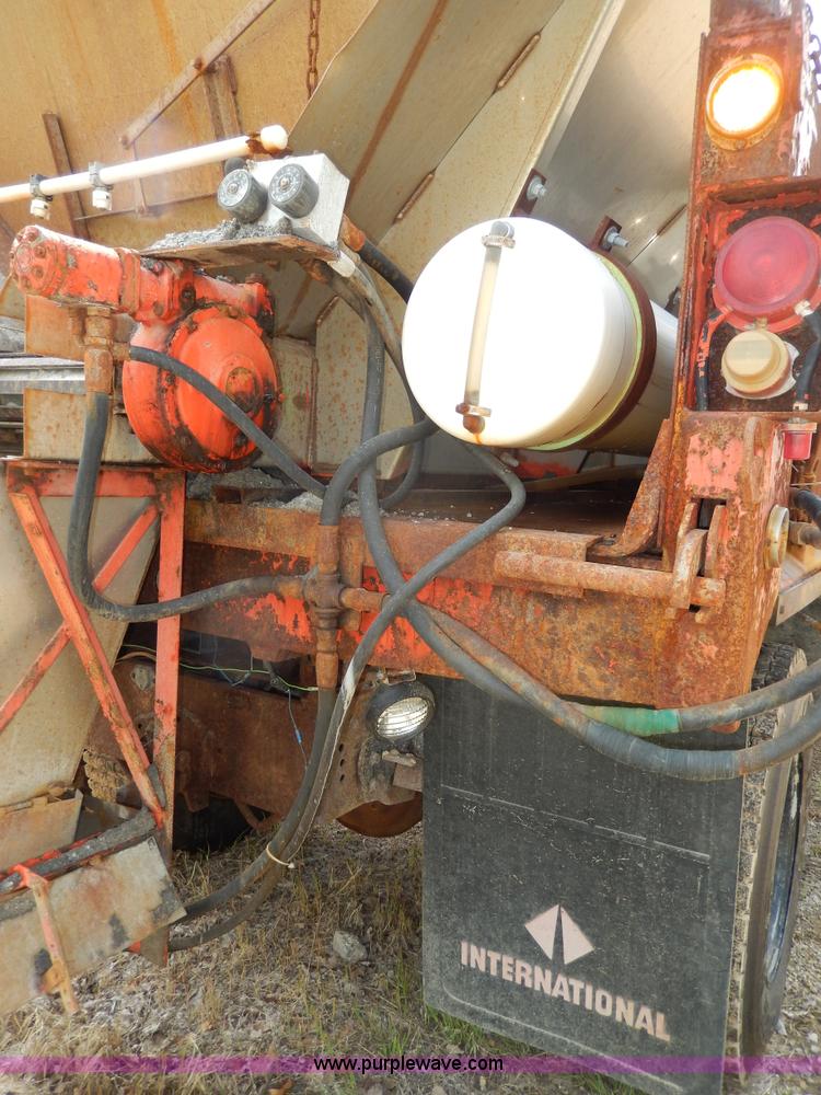 image for item D8150 1985 International 1754 dump truck