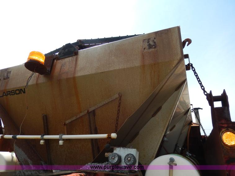 image for item D8150 1985 International 1754 dump truck