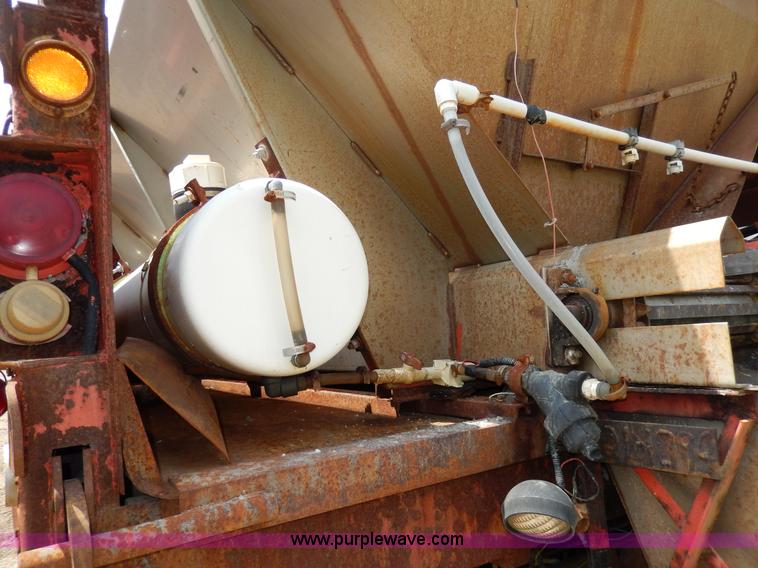 image for item D8150 1985 International 1754 dump truck