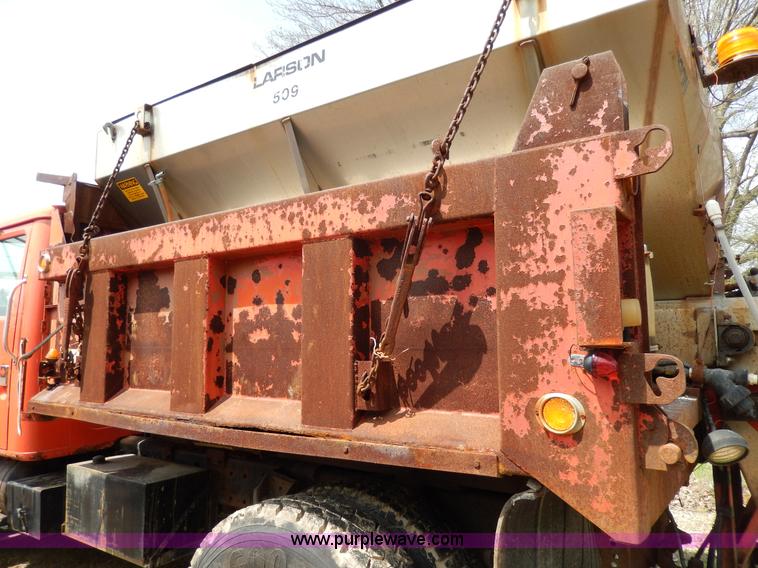 image for item D8150 1985 International 1754 dump truck