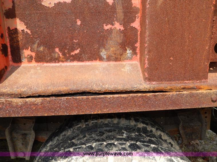 image for item D8150 1985 International 1754 dump truck