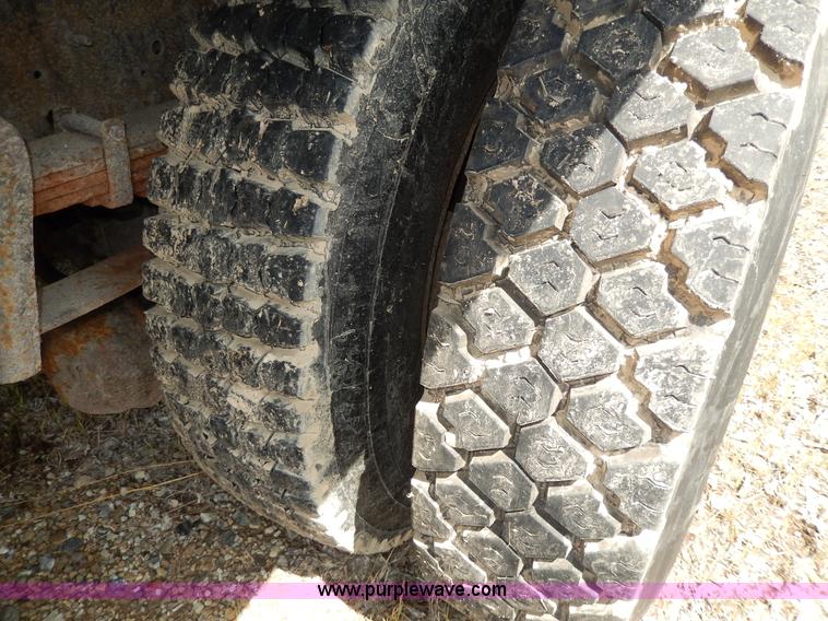 image for item D8150 1985 International 1754 dump truck