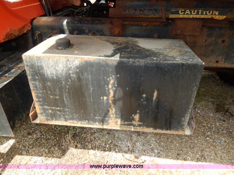 image for item D8150 1985 International 1754 dump truck