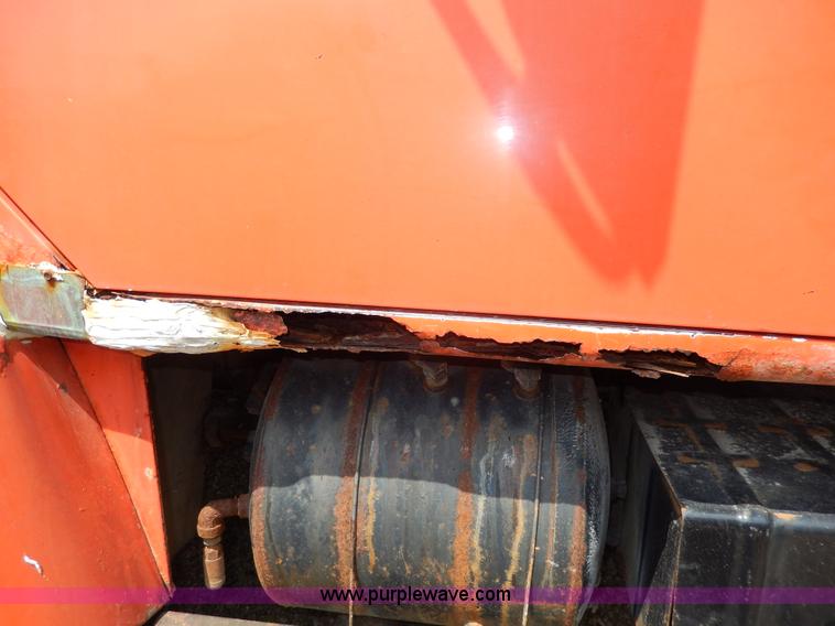 image for item D8150 1985 International 1754 dump truck