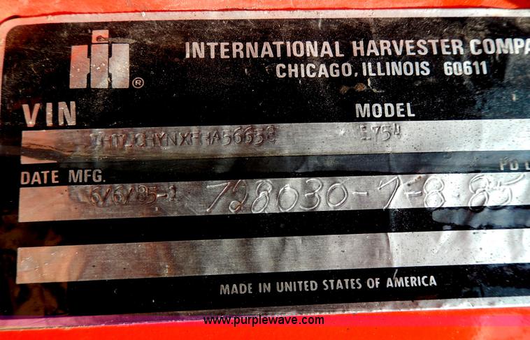 image for item D8150 1985 International 1754 dump truck