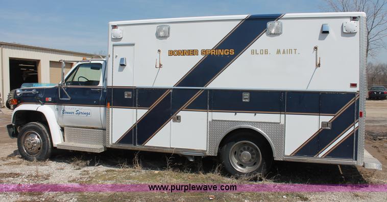 image for item E3335 1989 GMC TopKick 7000 EMS building maintenance truck