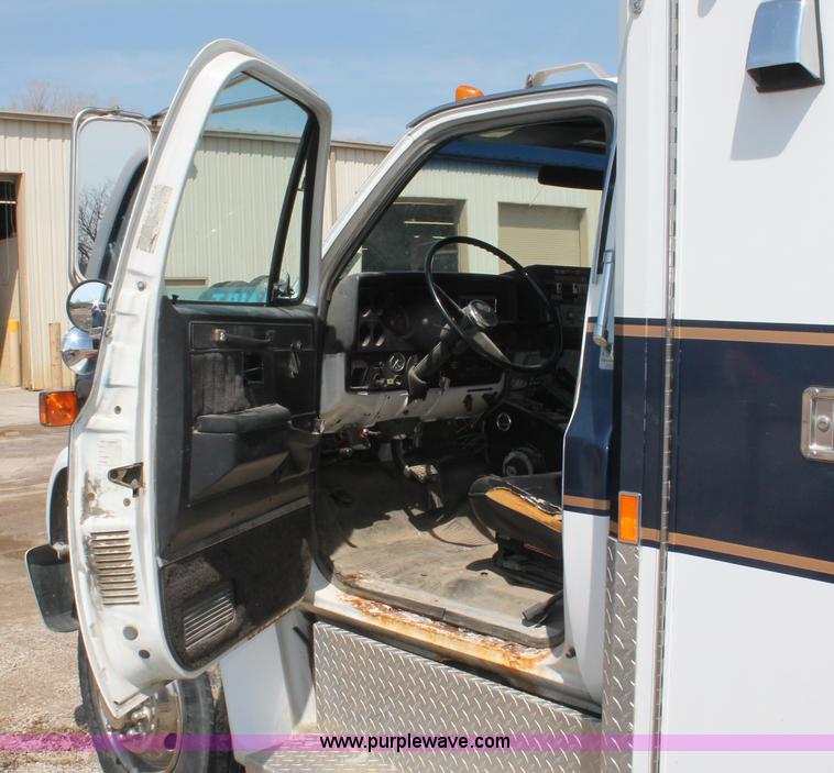 image for item E3335 1989 GMC TopKick 7000 EMS building maintenance truck