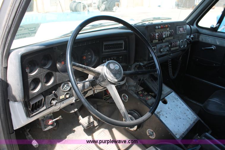 image for item E3335 1989 GMC TopKick 7000 EMS building maintenance truck