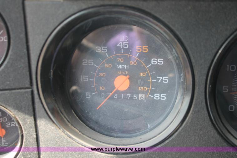 image for item E3335 1989 GMC TopKick 7000 EMS building maintenance truck