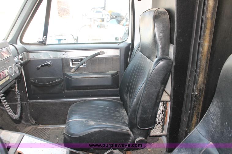 image for item E3335 1989 GMC TopKick 7000 EMS building maintenance truck