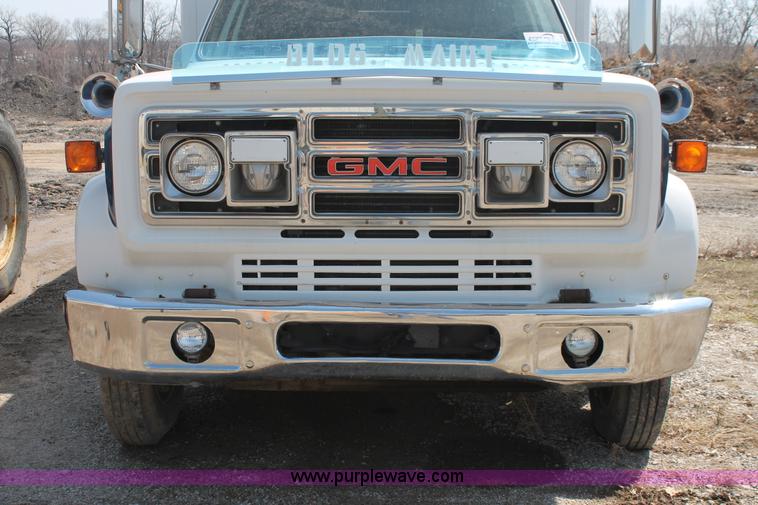 image for item E3335 1989 GMC TopKick 7000 EMS building maintenance truck