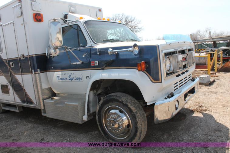 image for item E3335 1989 GMC TopKick 7000 EMS building maintenance truck