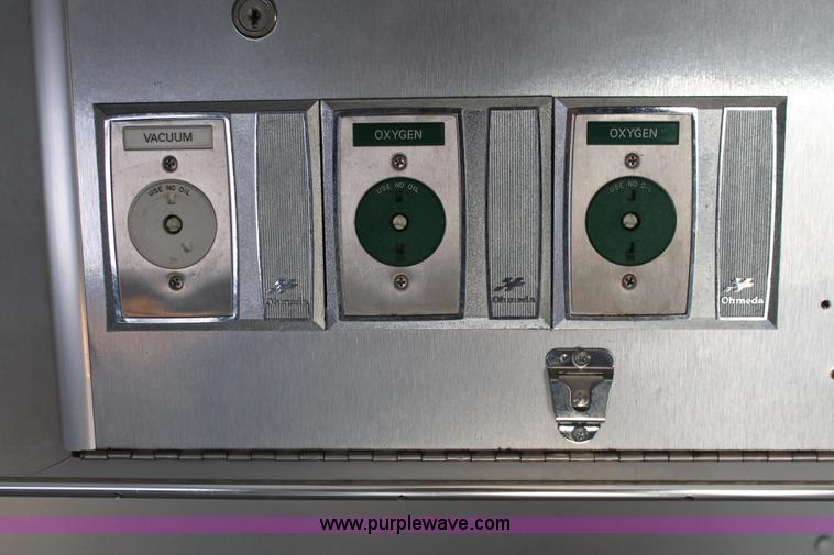 image for item E3335 1989 GMC TopKick 7000 EMS building maintenance truck