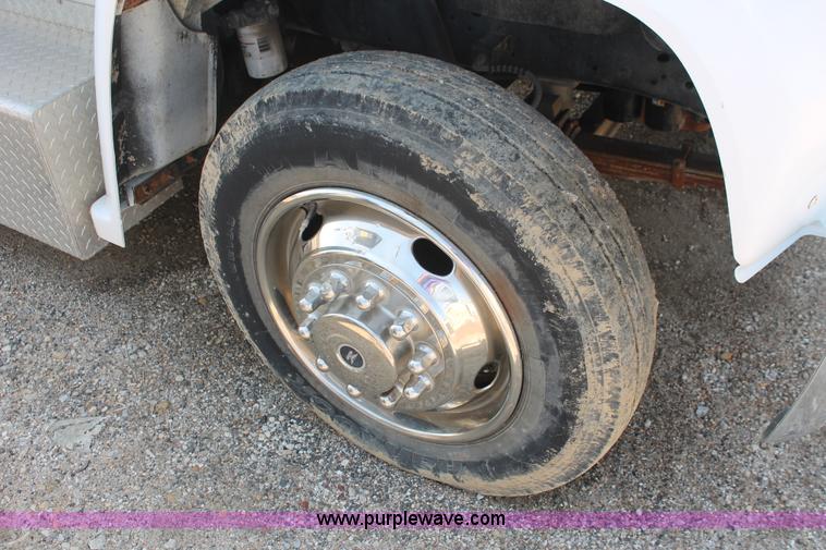 image for item E3335 1989 GMC TopKick 7000 EMS building maintenance truck