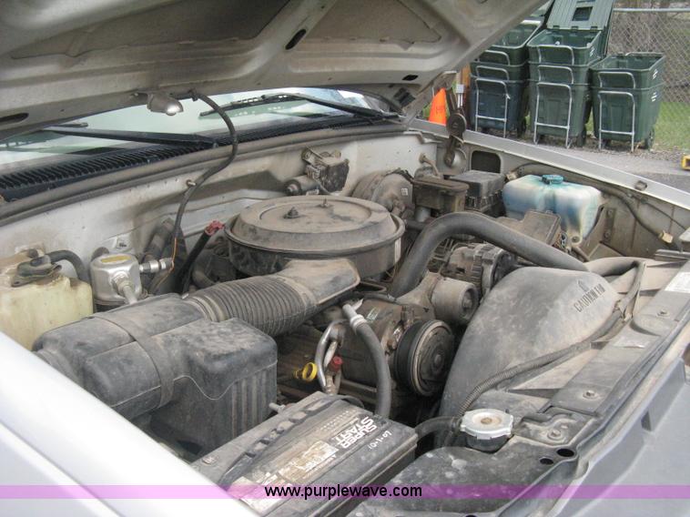 image for item E3471 1995 Chevrolet 2500 utility truck