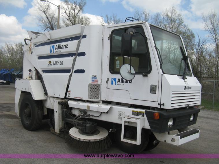 image for item E3472 2006 Allianz MX450 street sweeper
