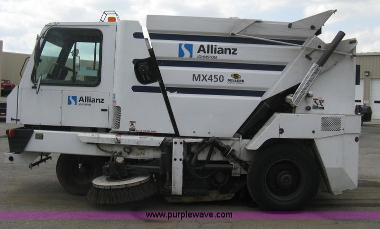 image for item E3472 2006 Allianz MX450 street sweeper